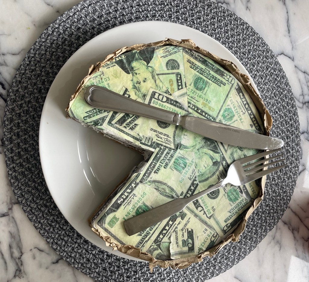 A piece of the pie, 2022
Nathaniel Donnett
Sculpture-Paper,Card board, flatware